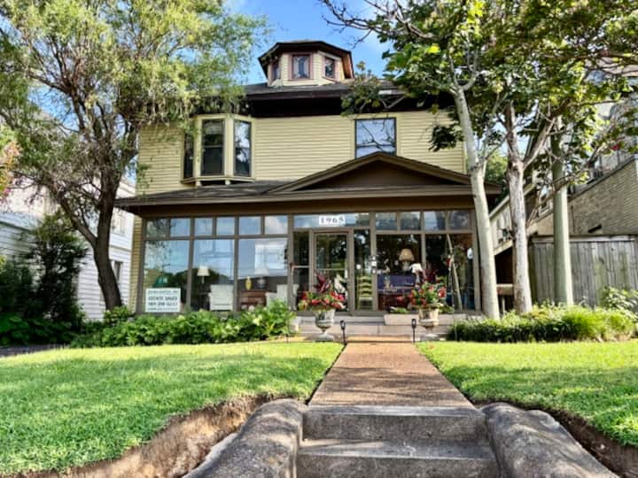 Madison House    (Upstairs Apartment) - Memphis, TN