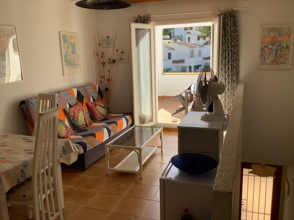 Top Airbnb: Apartment and balcony overlooking cascading pools à Pedreguer