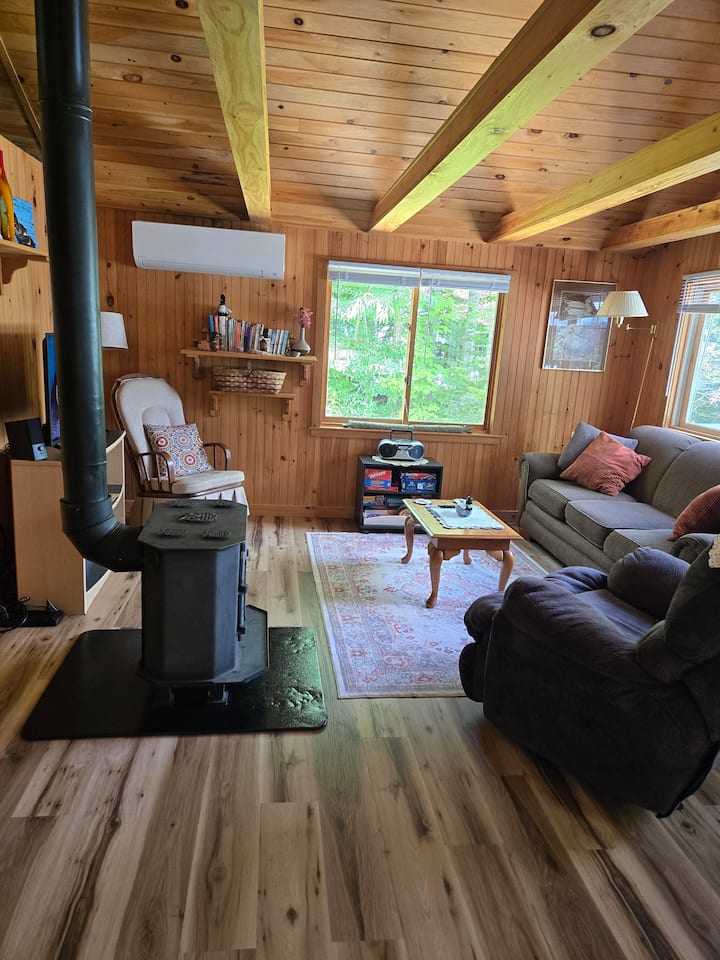 Lakefront Cottage/private  Midcoast Maine - Swan Lake State Park, Swanville