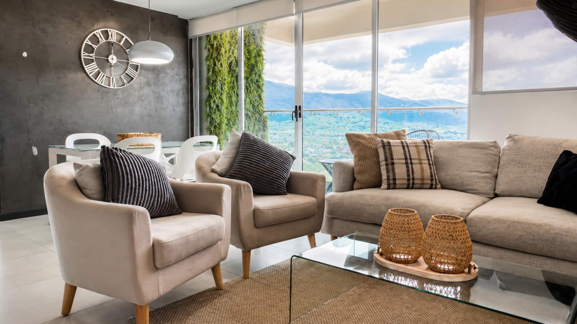 Family|Business Flat w/ 270° Mountain+City Skyline