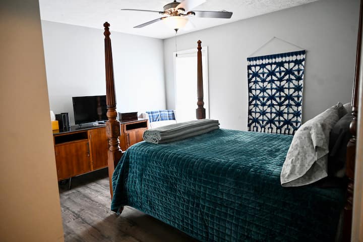 Втора спалня с двойно легло; смарт телевизор 