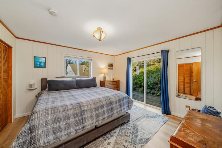 Брачна соба на горниот кат, спална соба бр. 1