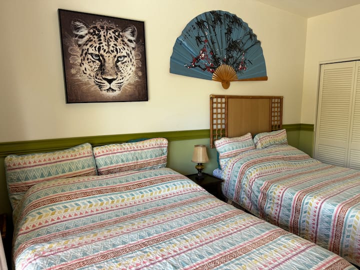 Спалня 2 : 2 двойни легла на 1 - ви етаж 