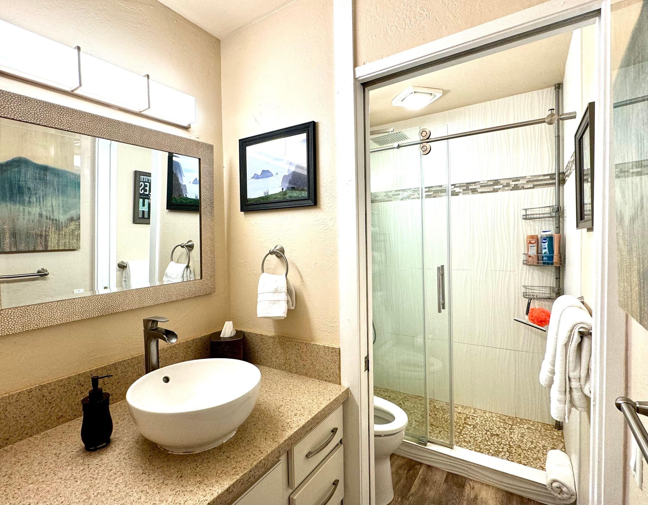 1 BR condo steps from Kona's premier surf break - Image 12