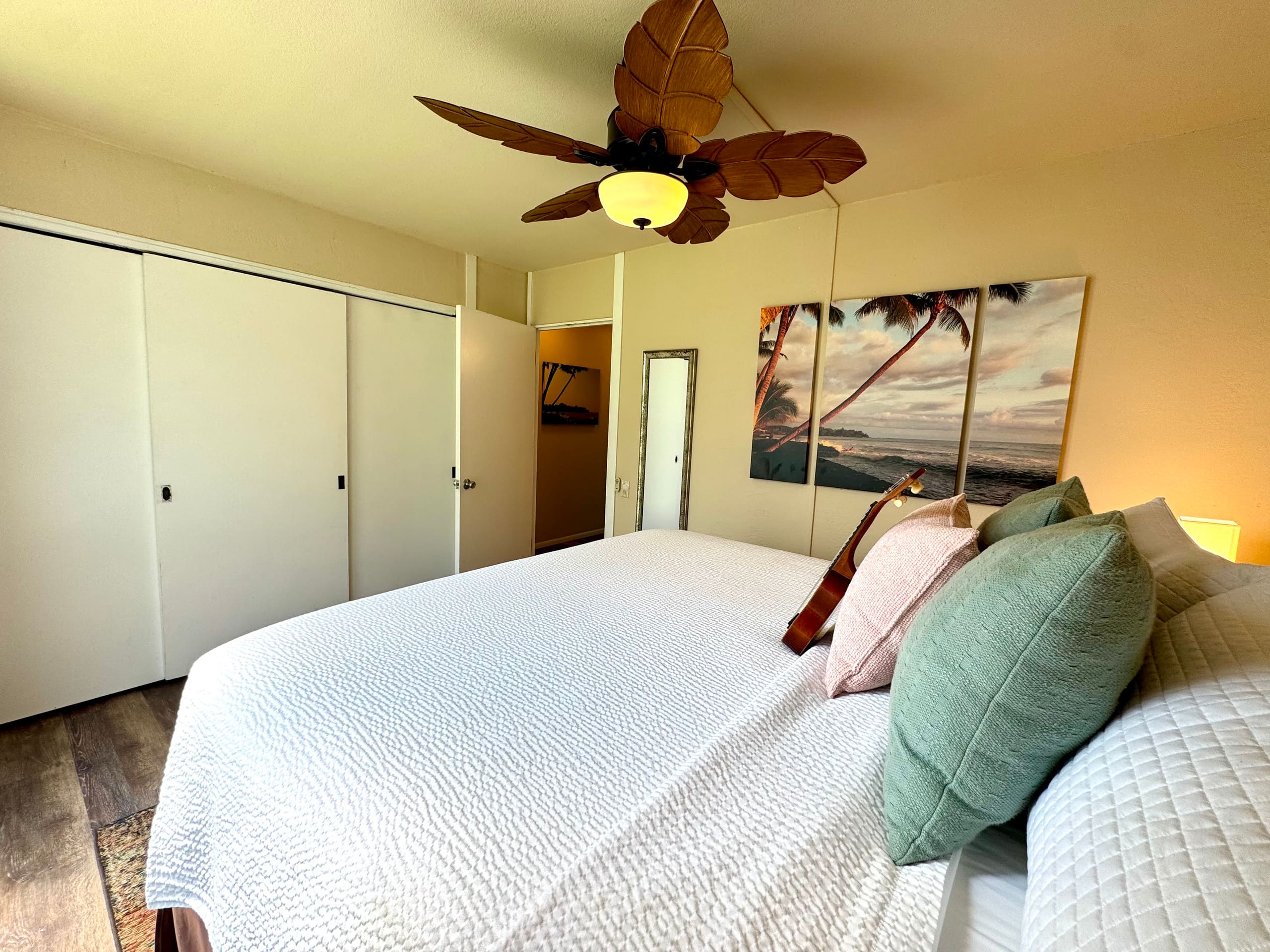 1 BR condo steps from Kona's premier surf break - Image 11