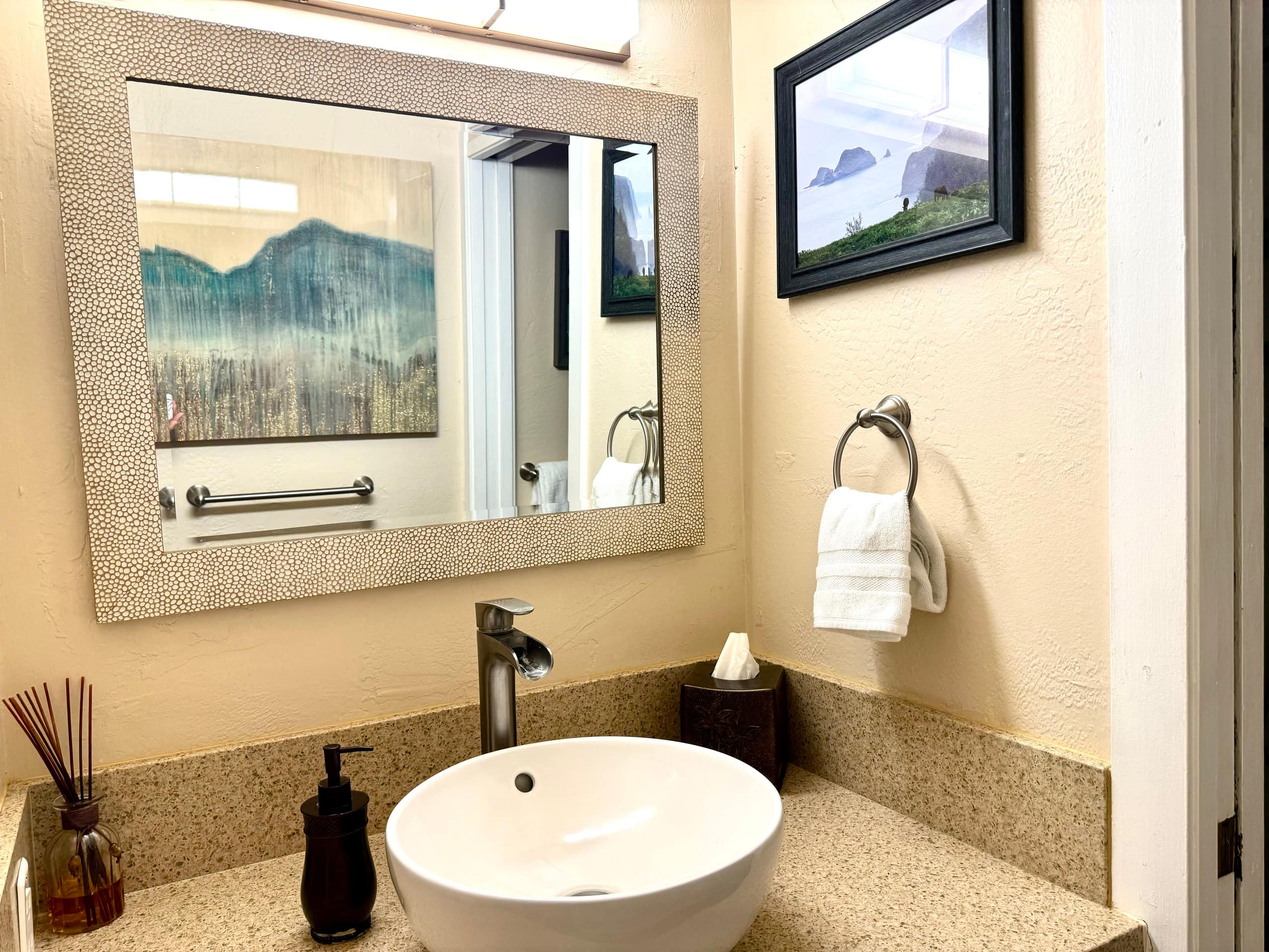 1 BR condo steps from Kona's premier surf break - Image 13