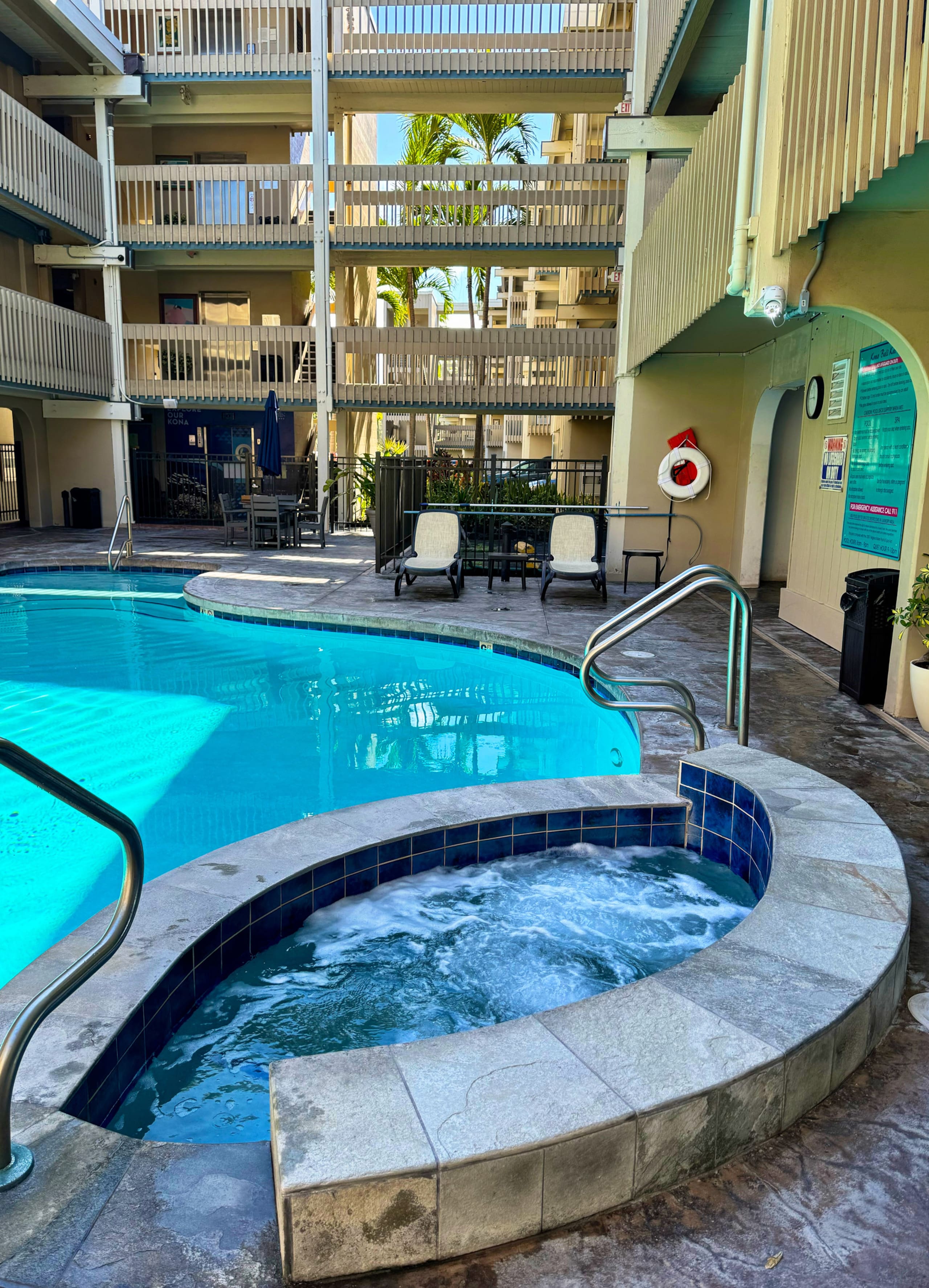 1 BR condo steps from Kona's premier surf break - Image 19