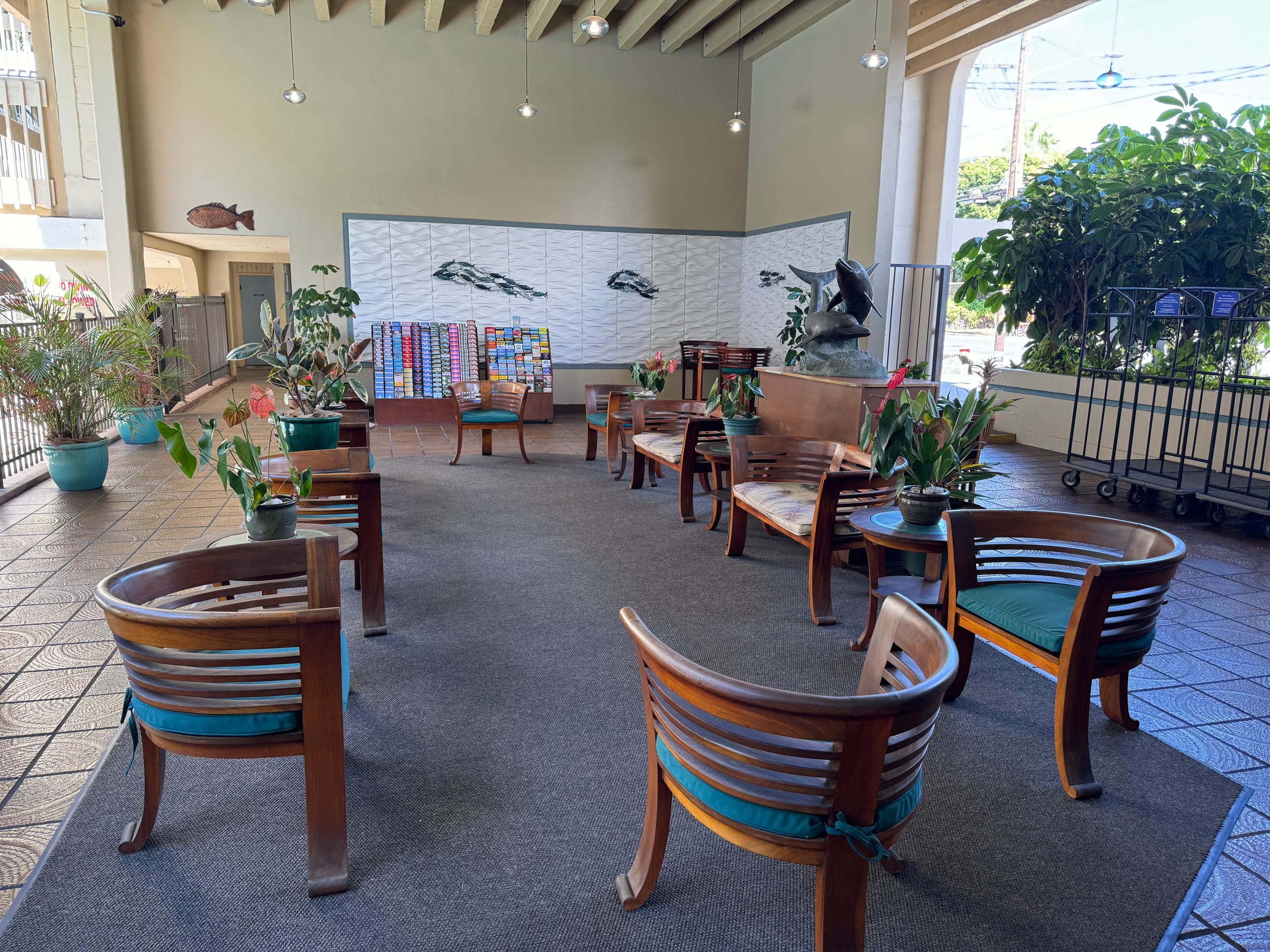 1 BR condo steps from Kona's premier surf break - Image 23