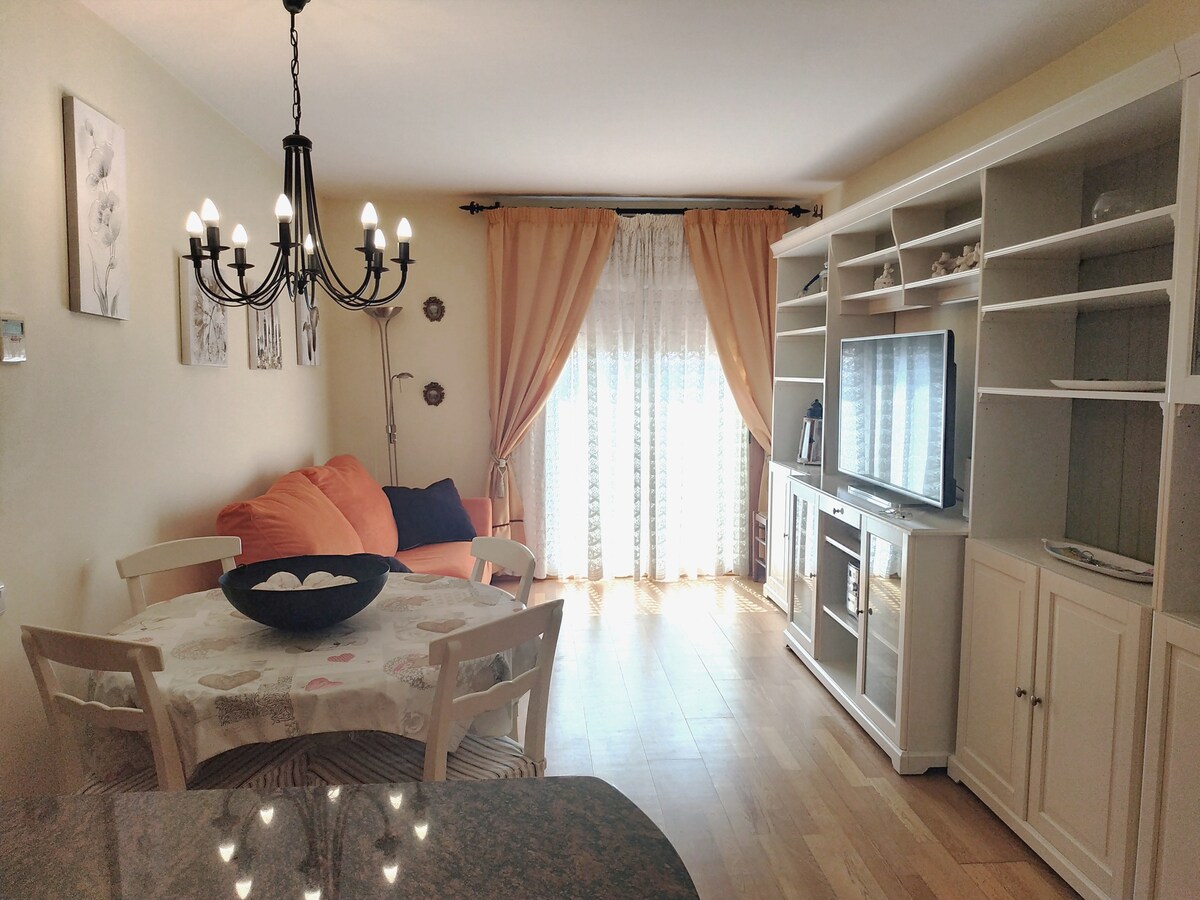Anuncio de Airbnb popular: APARTMENT IN THE PORT "EL SERRALLO", TARRAGONA. en Tarragona