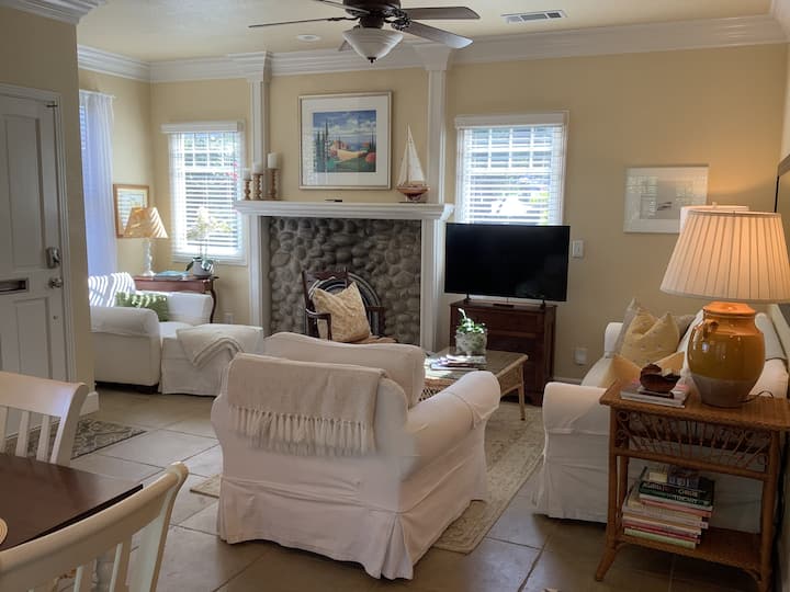 "Mainstay Cottage" Just Steps To Beach & Town! - Pacific Grove, CA