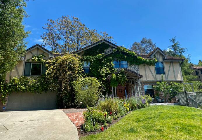 Malibu Canyon Beautiful English Country Retreat gallery image 3