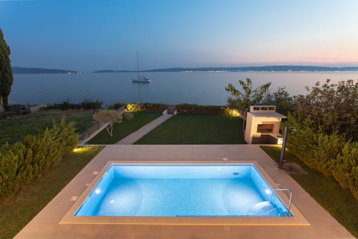 Step Onto The Beach From Villa Blue Bay - Split