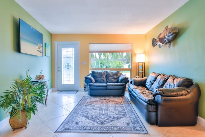 Sun & Fun! Minutes To The Beach! - Pompano Beach, FL