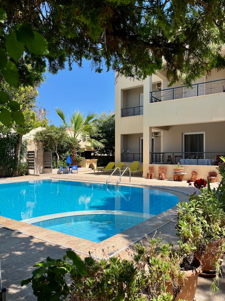 Mike's Apartment & Pool - Creta
