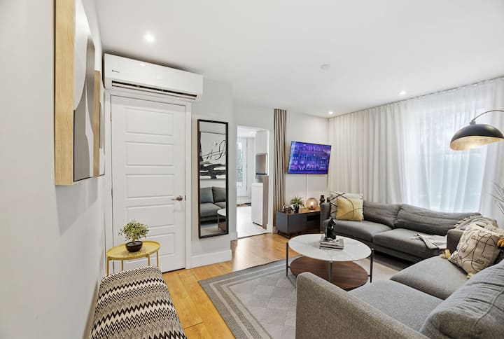 Beautiful Apartment / 4 Bdr In The Trendy Plateau - Longueuil