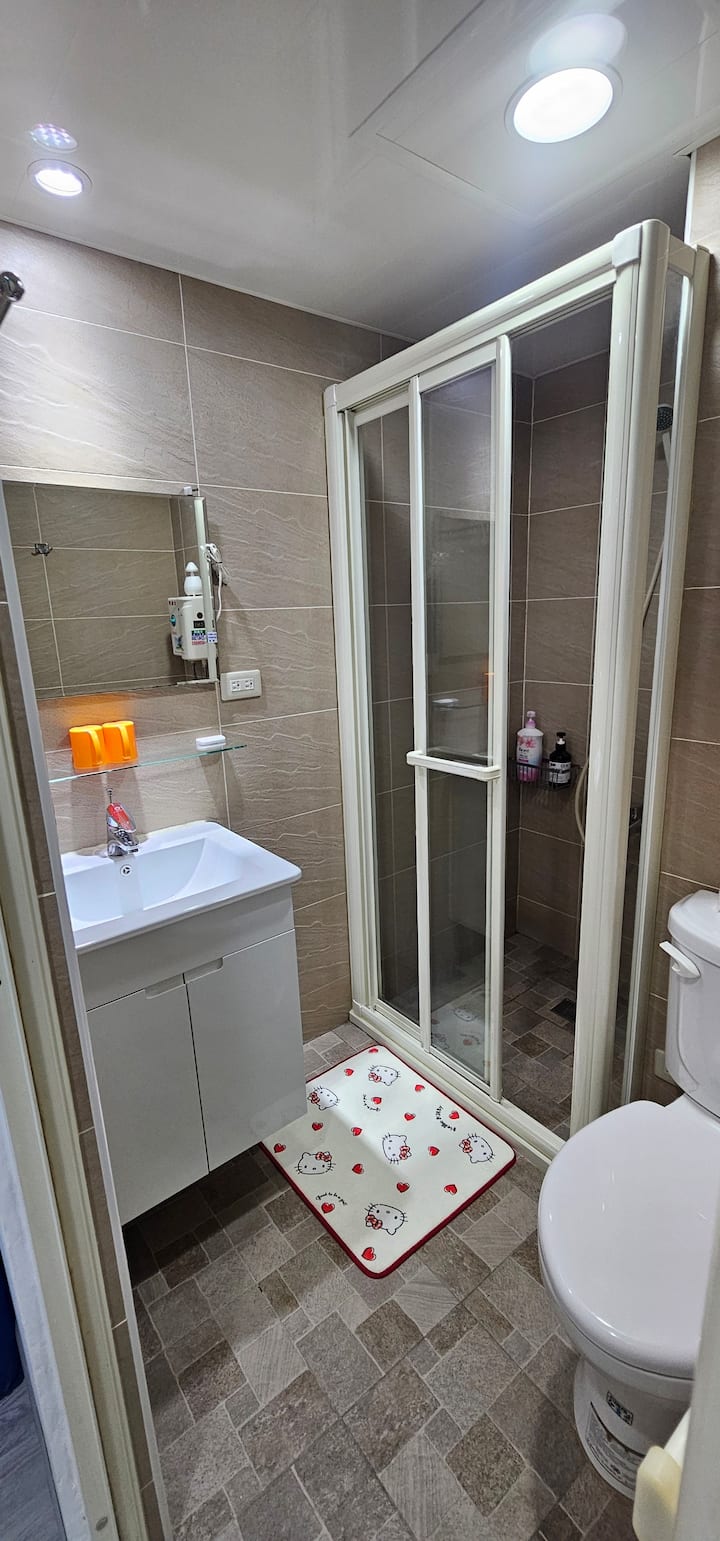 A.K Easy Stay MRT Ximen Station Exit 6, 5 minutes 2 people room Mrt Ximen exit 6.5min monthly rent