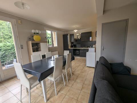 House for 6 people. Large terrace and enclosed courtyard