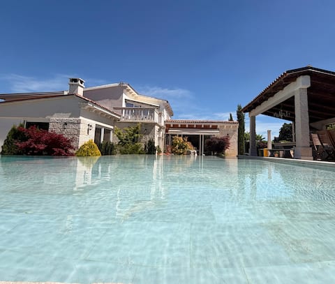 Villa Diva, unique and stylish,150m2 swimming pool