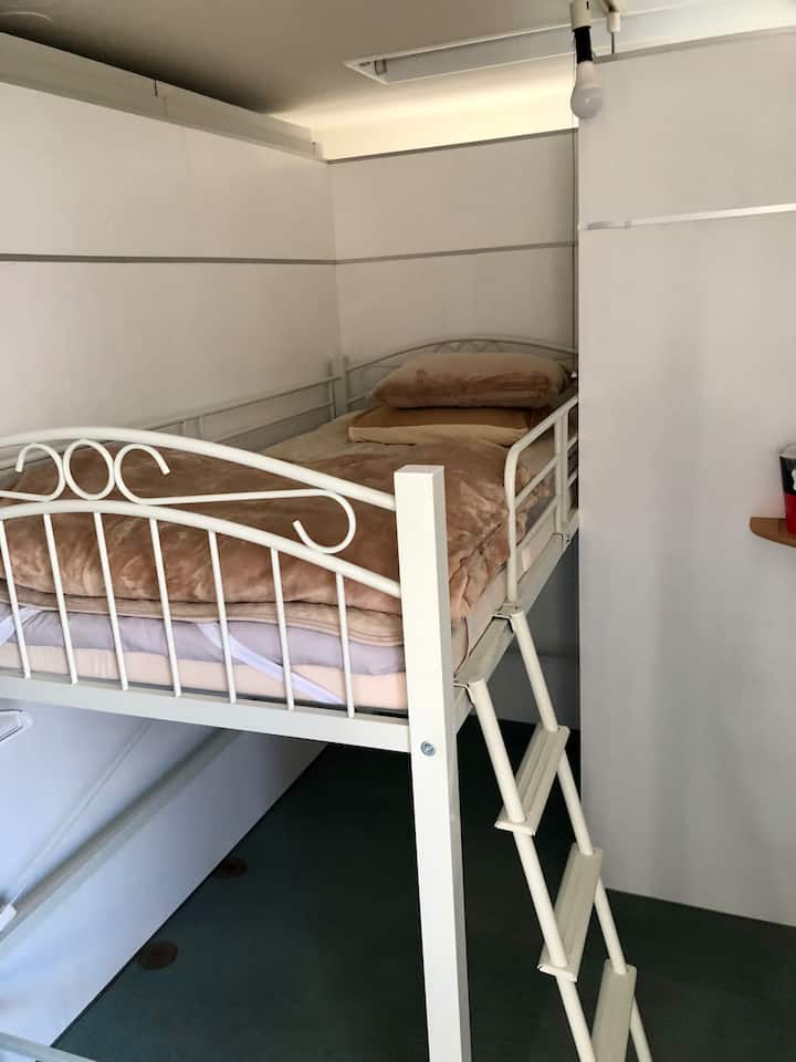 საძინებელი 1