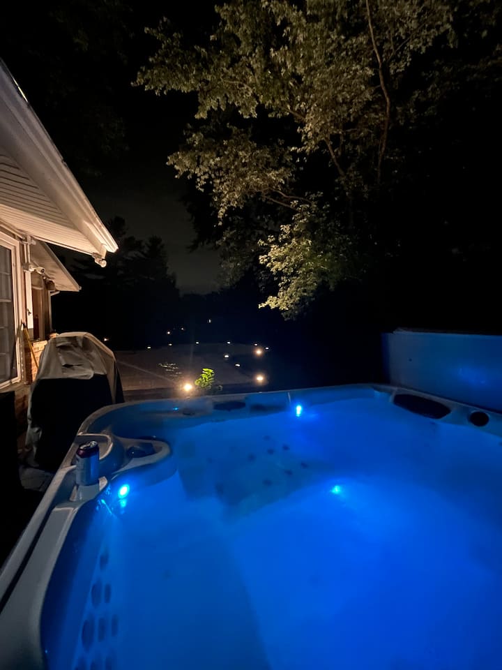 Private Luxury Retreat | Hot Tub, Sauna, Huge Yard