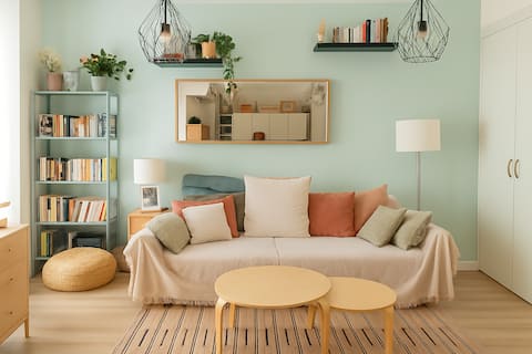 Successful Airbnb property: L'Univers d'Agata: between the beach and the Vieux-Port. in Marseille 7e Arrondissement