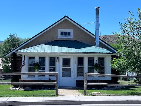 1922 Cabin Downtown