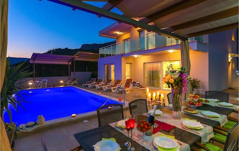 Luxurious home in Kucine
