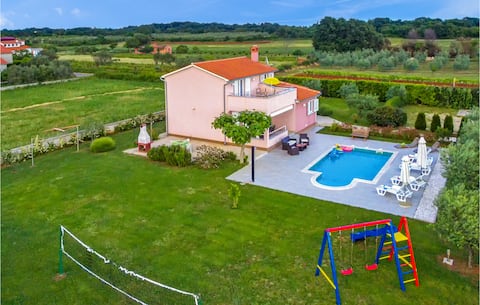 Beautiful home in Pula
