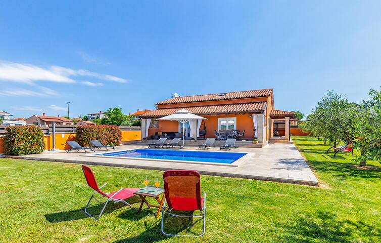 Guest favorite listing in Pula Airport Area