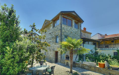 Top Airbnb: 2 bedroom stunning home in Kastel in Sveta Marija Na Krasu