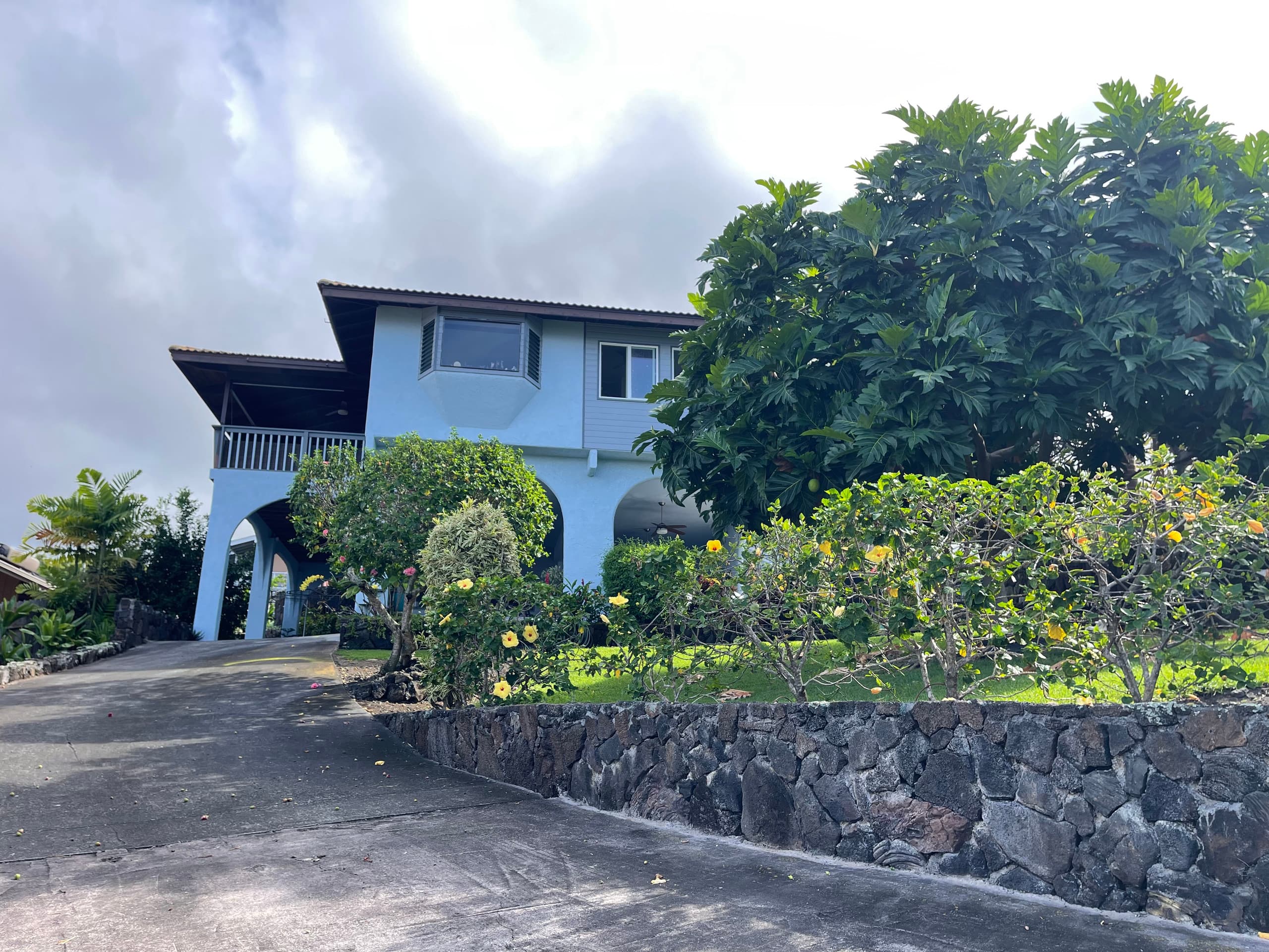 Guesthouse in Kailua-Kona · ★4.96 · 2 bedrooms · 3 beds · 1.5 private baths - Image 11