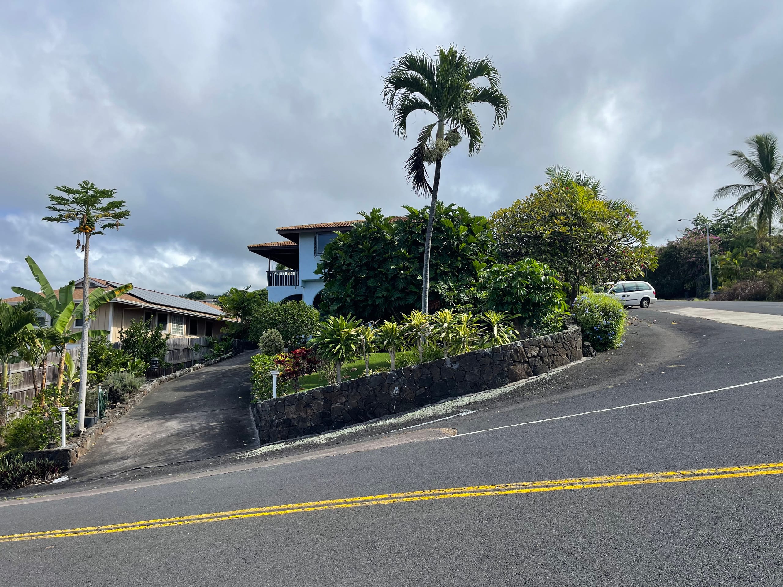 Guesthouse in Kailua-Kona · ★4.96 · 2 bedrooms · 3 beds · 1.5 private baths - Image 12
