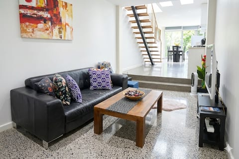 Top Airbnb: Central & Tram At door + Parking• Mins to CBD in Haymarket
