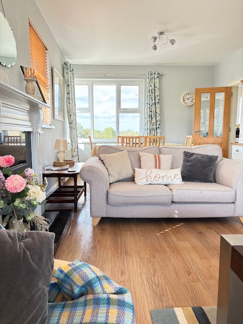 Benbradagh Cottage with Hot Tub & Country Views