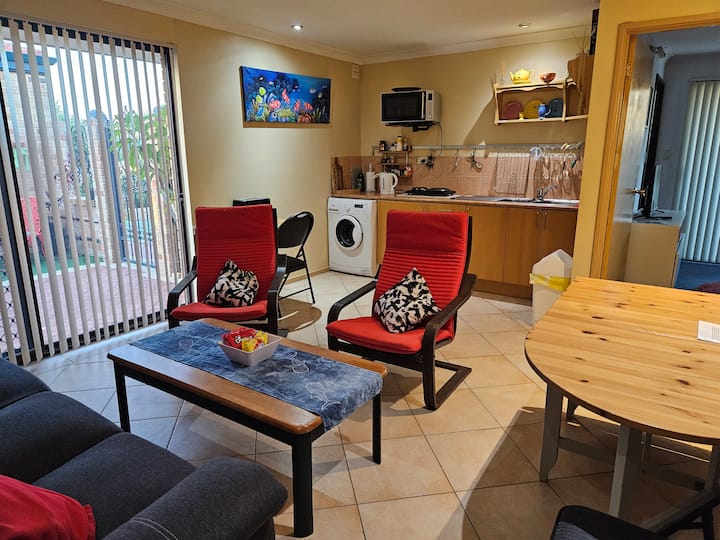 Rita's Family Friendly Studio Apartment - Joondalup