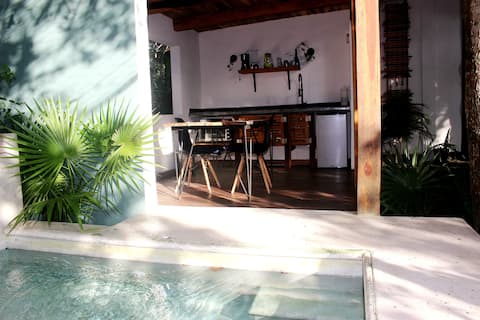Popular Airbnb listing: Casa Mamey Oasis Centric with prívate dipping pool in Bacalar