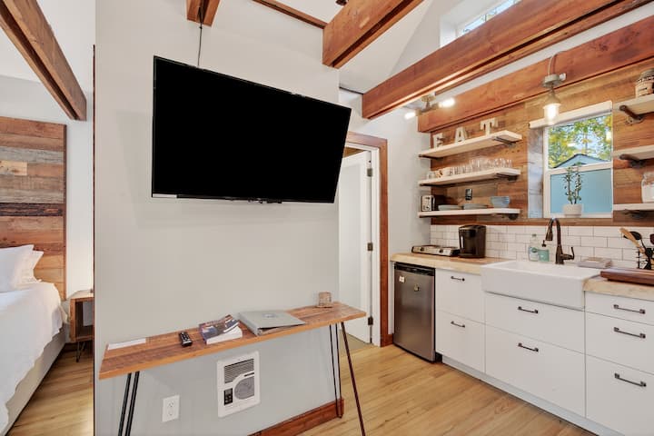 Handcrafted Urban Hideaway | Private Driveway - Portland, OR