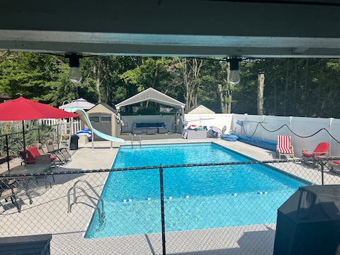 Huge Heated Pool, Hot Tub, Notre Dame + Tiny House