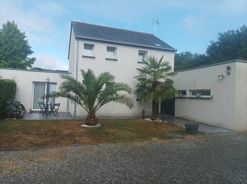 Large quiet detached house with 1500 m2 garden.