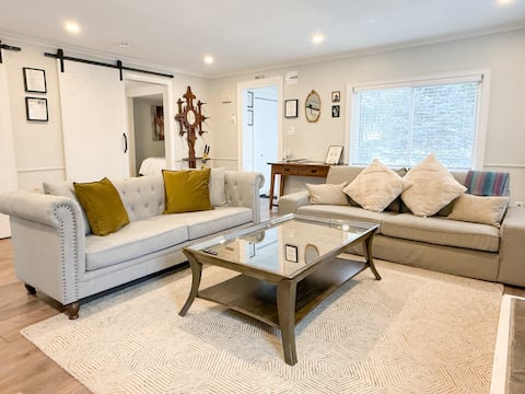 Popular Airbnb listing: Stair Free! 2 bedroom Home in Niagara on the lake in Niagara On The Lake