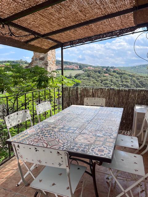 Nature stay at the Orchidée cottage in the Pyrenees
