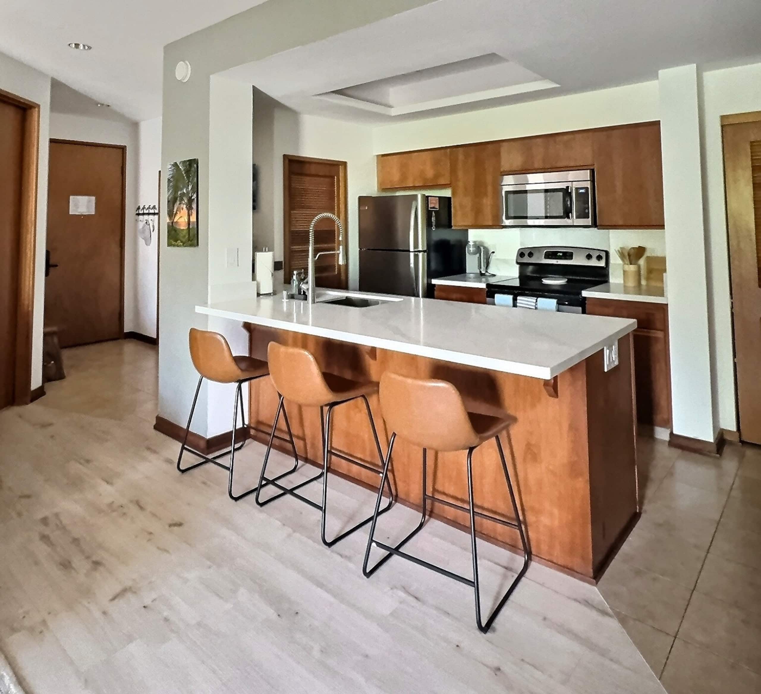 Great 2BR/1.5BA Ground Floor Near A-Bay & Shops - Photo 3