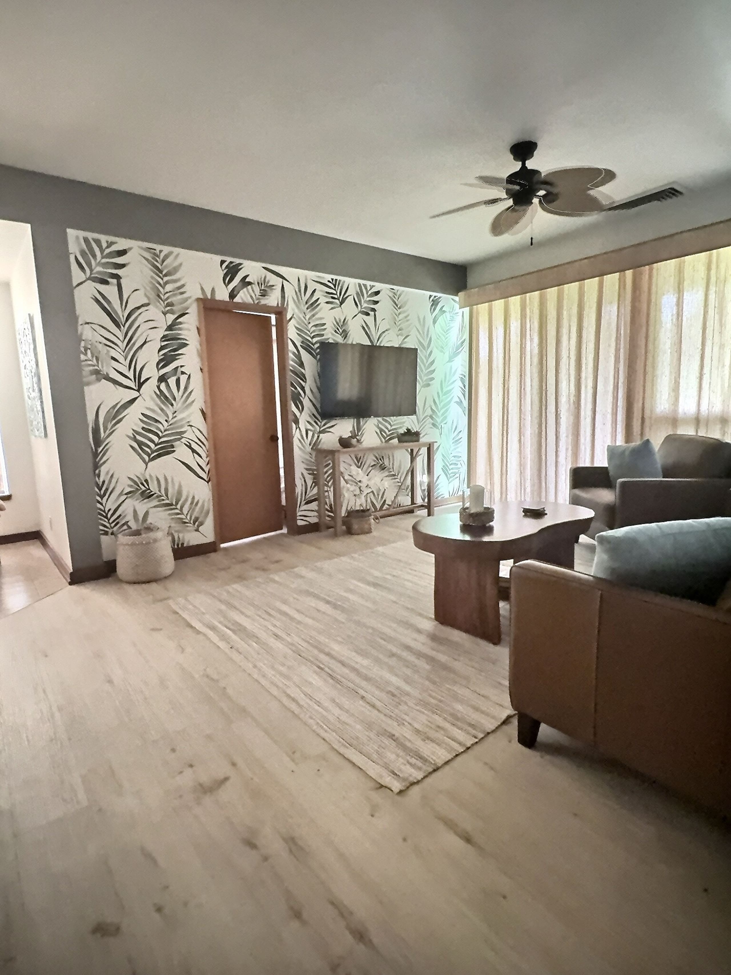 Great 2BR/1.5BA Ground Floor Near A-Bay & Shops - Photo 2