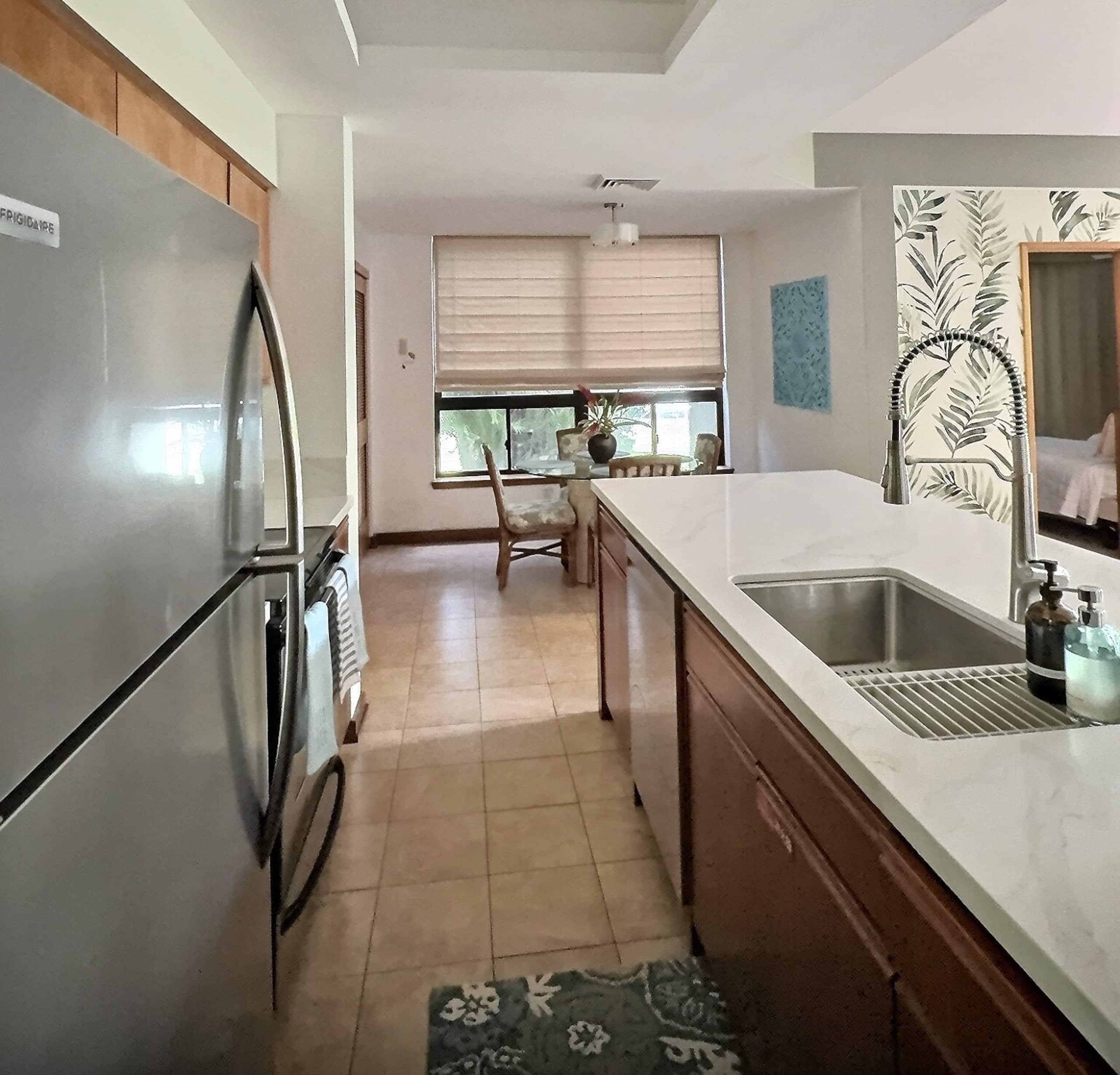 Great 2BR/1.5BA Ground Floor Near A-Bay & Shops - Photo 8