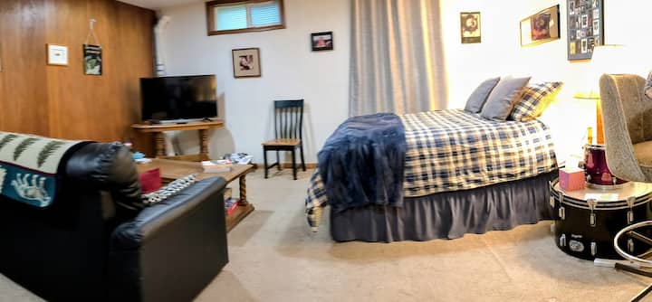 Tolles Zimmer 
Schlafzimmer- und Wohnzimmerbereich