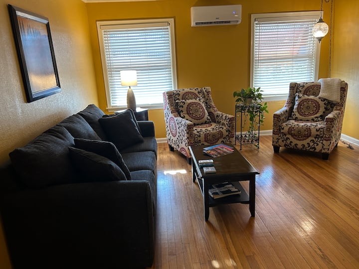 #5, Secret,cozy Apt By Tulsa University. Upstairs. - Tulsa, OK