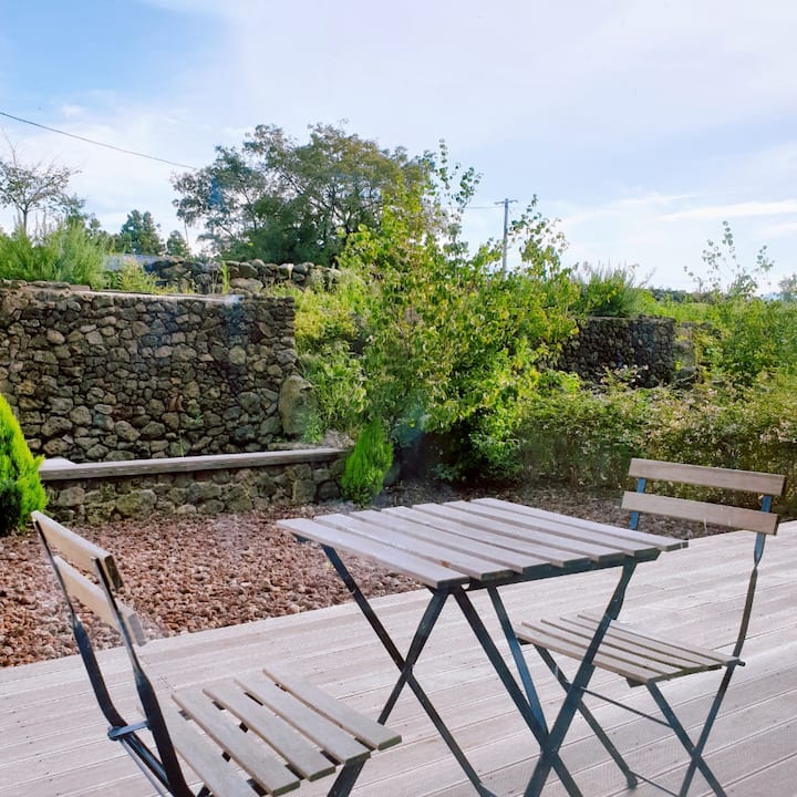 Terrace Hill Resort Pension With Solitary Garden - 조천읍