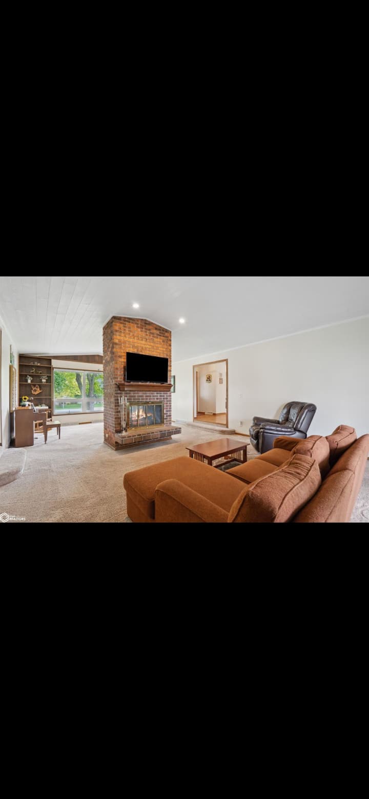 3 Bedroom Ranch in Beautiful Grinnell Neighborhood