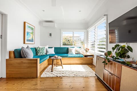 Top Airbnb: Lucy's House Mollymook Original 1960s Beach House in Ulladulla