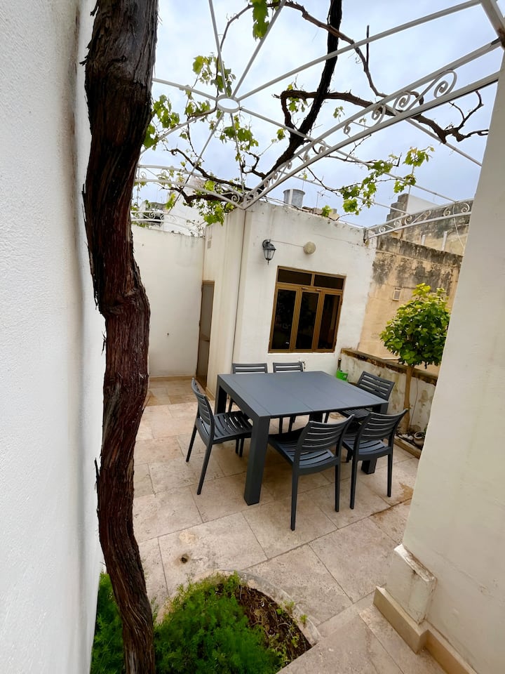 Traditional Townhouse (Sliema - Ballluta Bay) - Malta